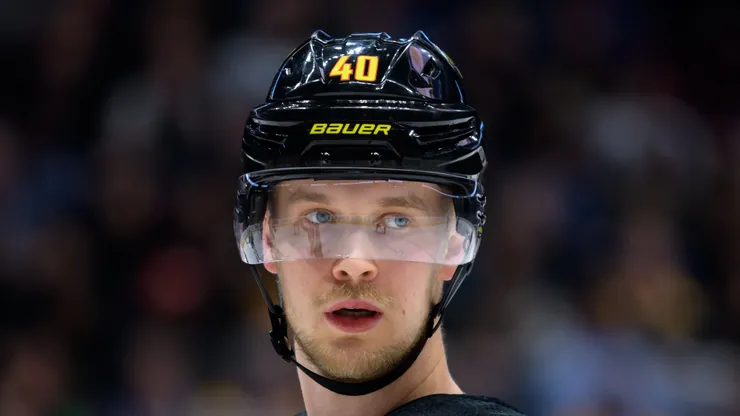 Elias Pettersson #40 of the Vancouver Canucks.