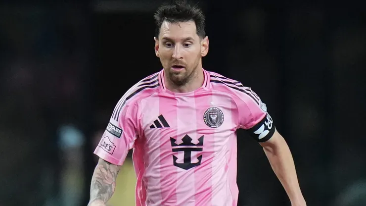 Lionel Messi #10 of Inter Miami CF controls the ball.
