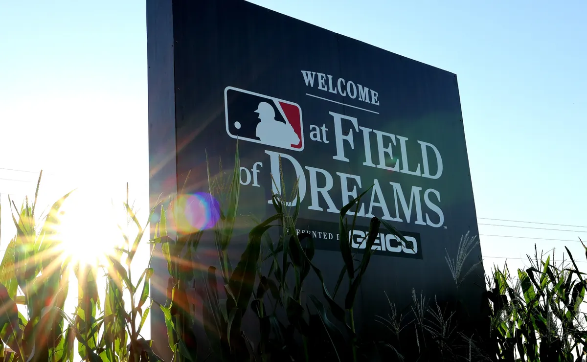 What happens when a home run is hit into the cornfield at the 2026 MLB Field of Dreams Game?