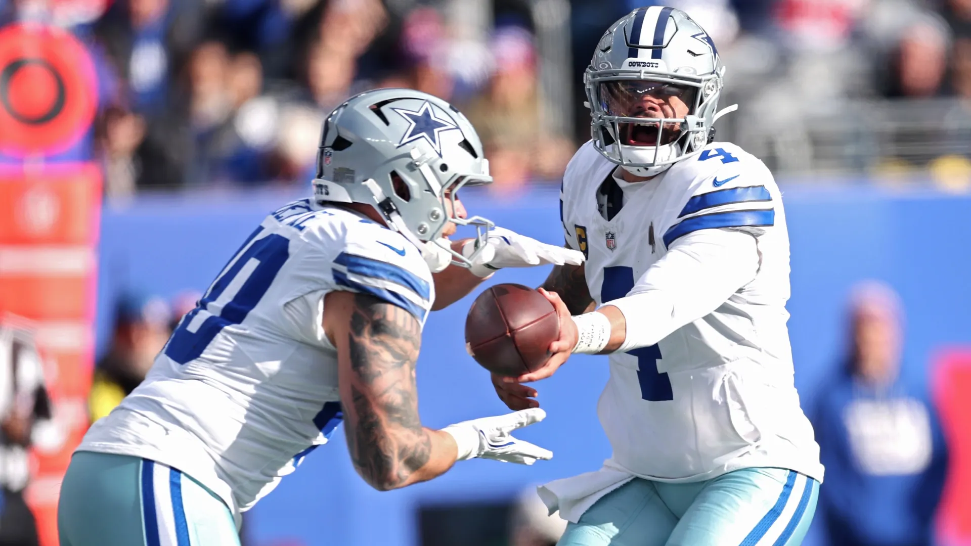 Dak Prescott #4 hands off to Hunter Luepke #40 of the Dallas Cowboys (Source: Ishika Samant/Getty Images)