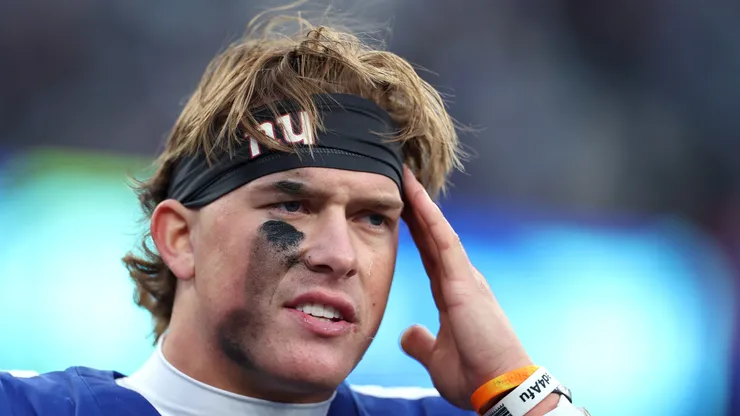 Jaxson Dart #6 of the New York Giants