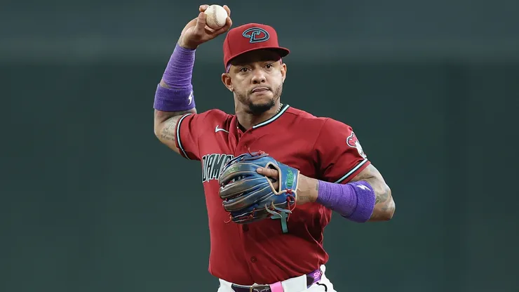 Ketel Marte #4 of the Arizona Diamondbacks fields a ground-ball out.