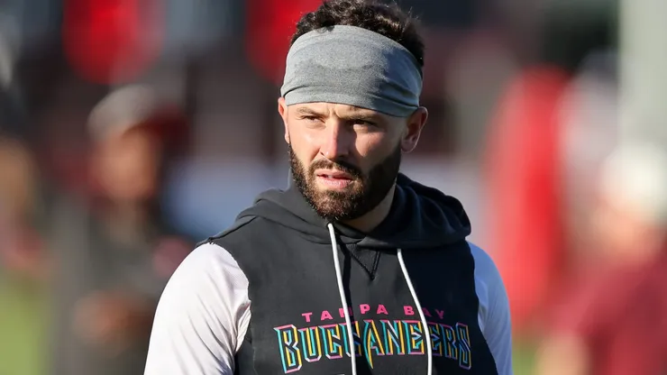 Baker Mayfield #6 of the Tampa Bay Buccaneers warms up during training camp.