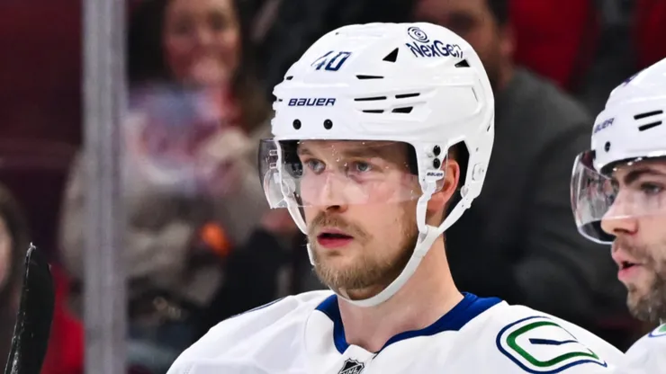 Elias Pettersson #40 of the Vancouver Canucks.