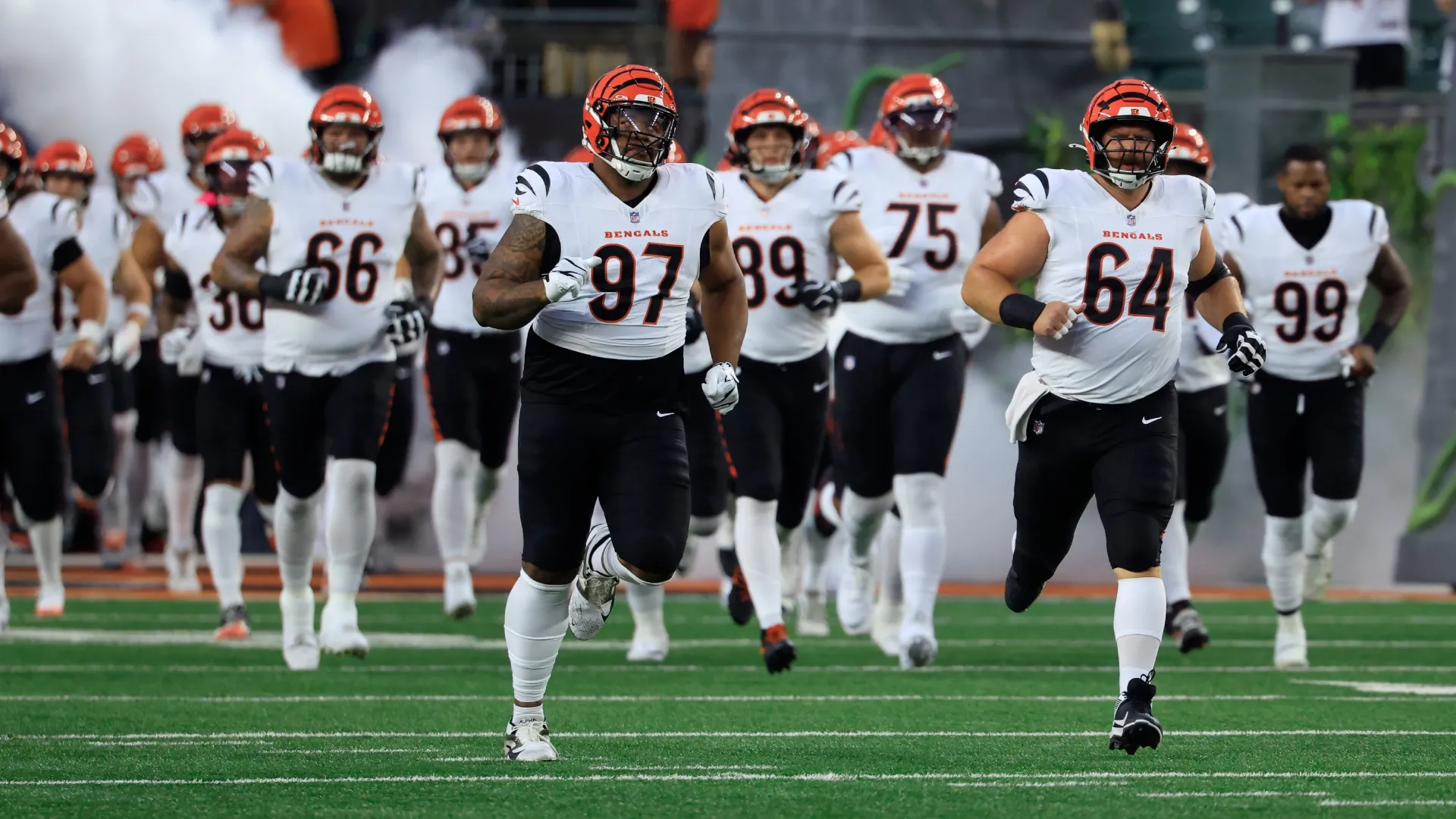 Cincinnati Bengals players take the field (Source: Justin Casterline/Getty Images)