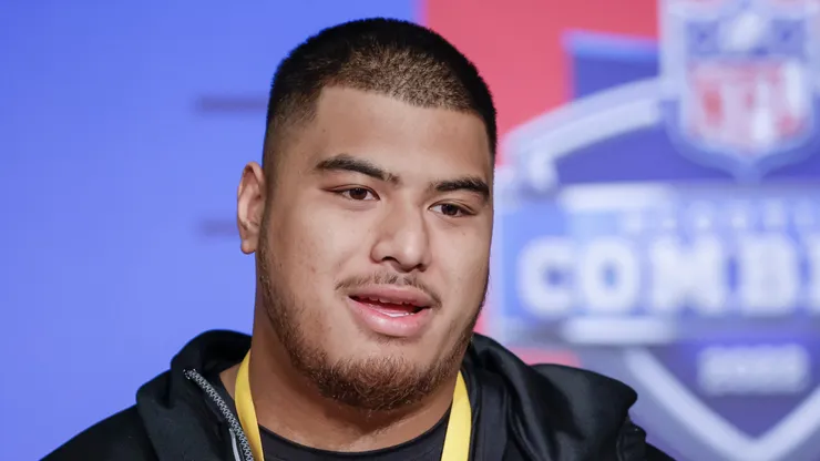Daniel Faalele former player of the Giants