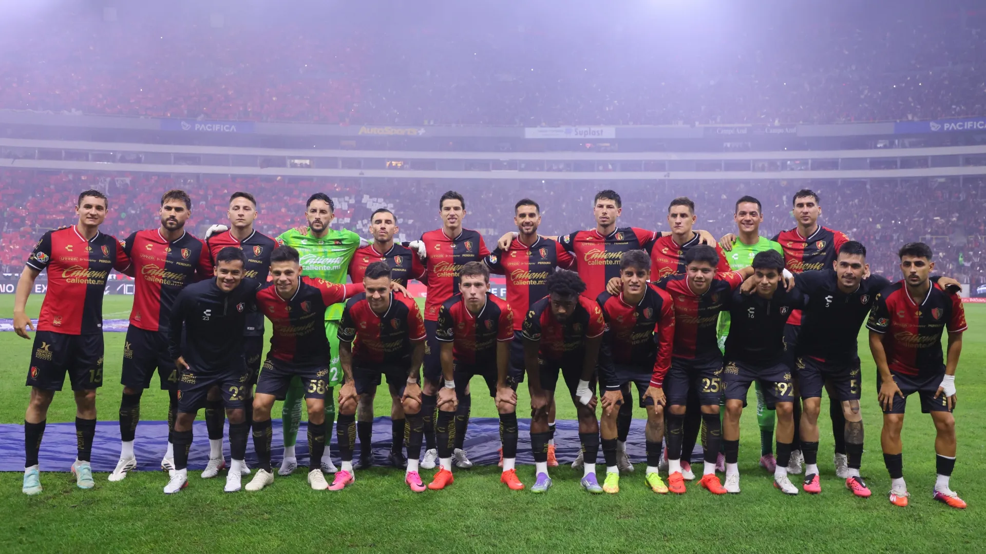 Players of Atlas pose for a team photo (Source: Simon Barber/Getty Images)