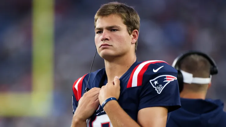 Drake Maye #10 of the New England Patriots looks on during the first quarter.