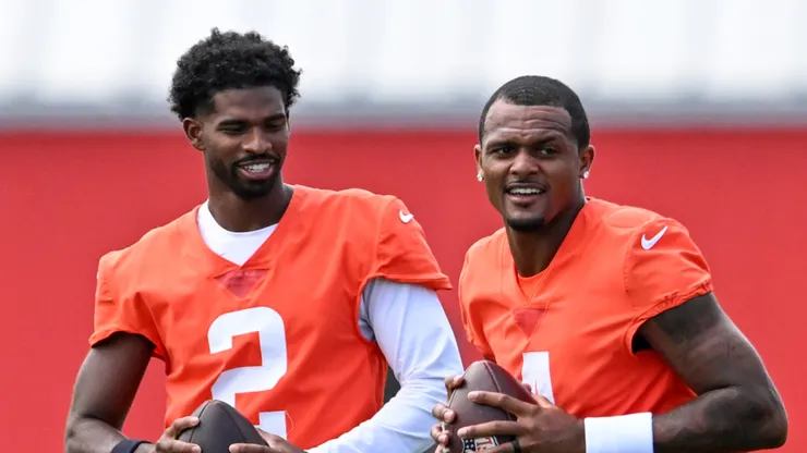 Deshaun Watson #4 and Shedeur Sanders #2 of the Cleveland Browns