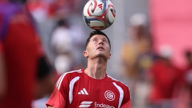 Robert Lewandowski #9 of the Chicago Fire warms up before a game (Source: Geoff Stellfox/Getty Images)