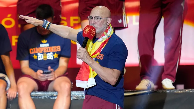 Luis de la Fuente, Head Coach of Spain, celebrates.