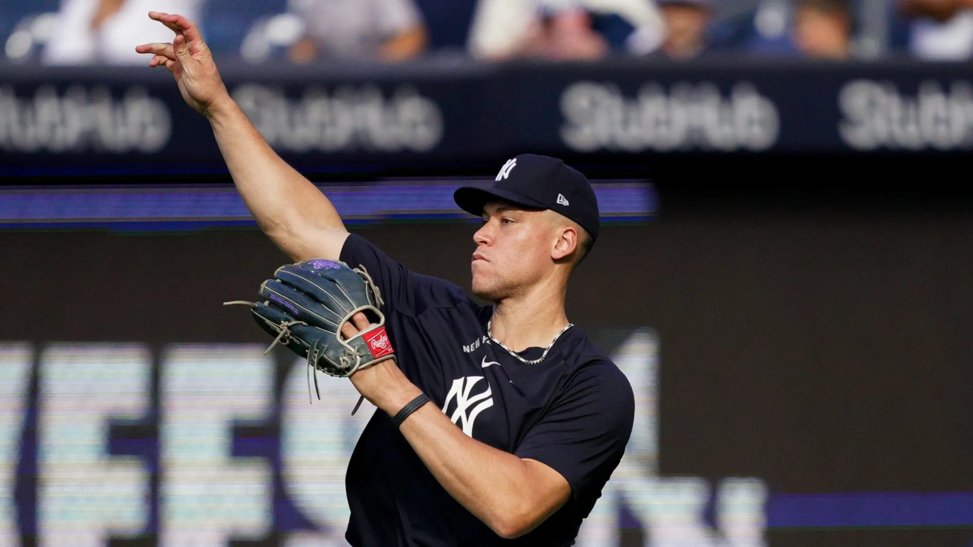 Aaron Judge throwing the ball