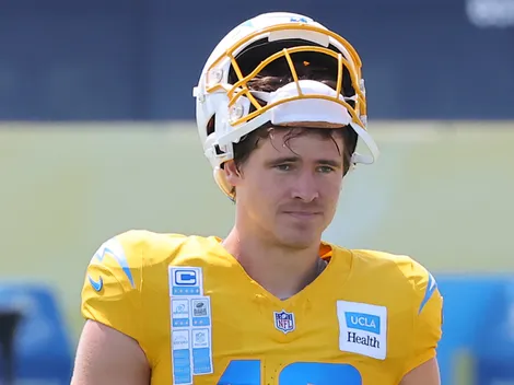 Who are the starting quarterbacks for Chargers vs Rams tonight?