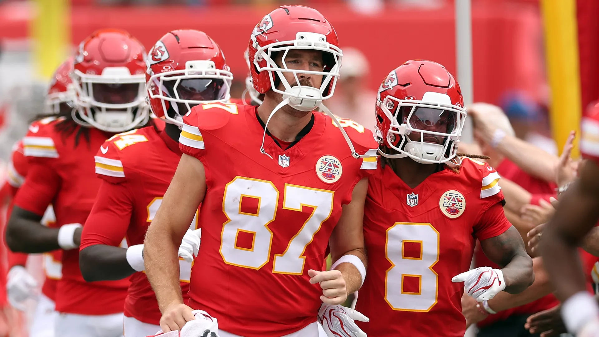 Travis Kelce #87 of the Kansas City Chiefs jogs onto the field (Source: Jamie Squire/Getty Images)