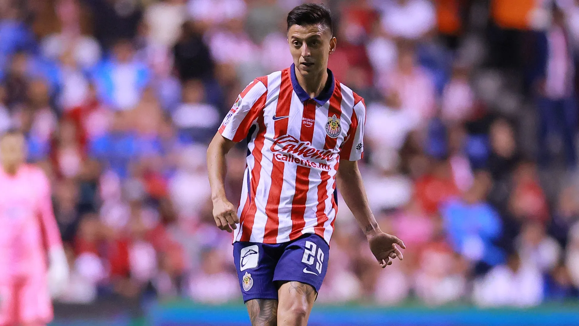 Roberto Alvarado of Chivas Guadalajara (Source: Manuel Velasquez/Getty Images)