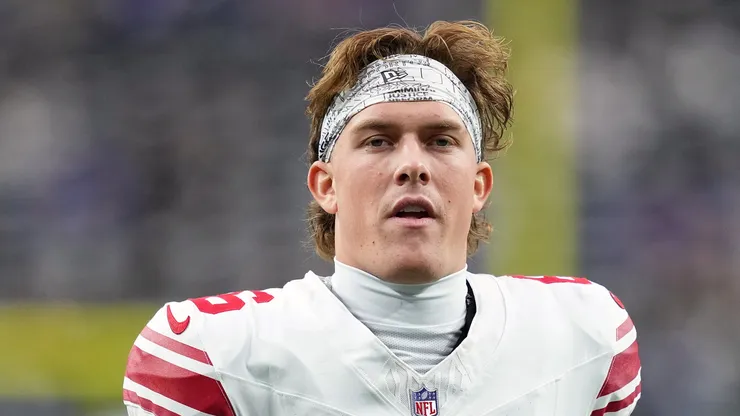 Jaxson Dart #6 of the New York Giants