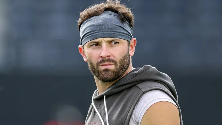 Baker Mayfield #6 of the Tampa Bay Buccaneers warms up.