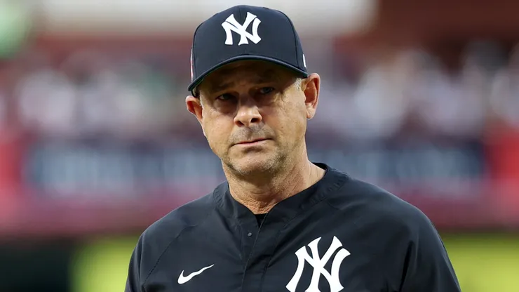 New York Yankees manager Aaron Boone reacts during a pitching change.