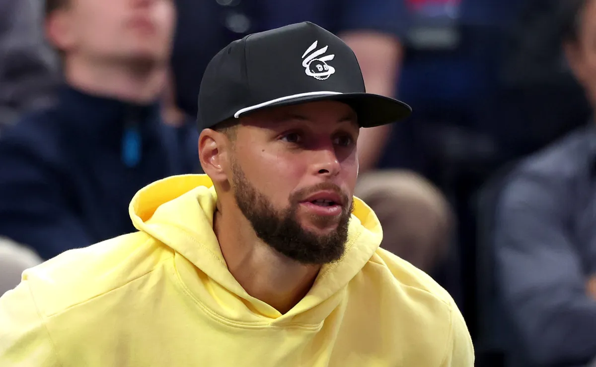 Curry Vows to Finish Career with Warriors, Contract Talks on Hold