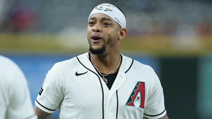 Ketel Marte #4 of the Arizona Diamondbacks greets teammates before the MLB game.