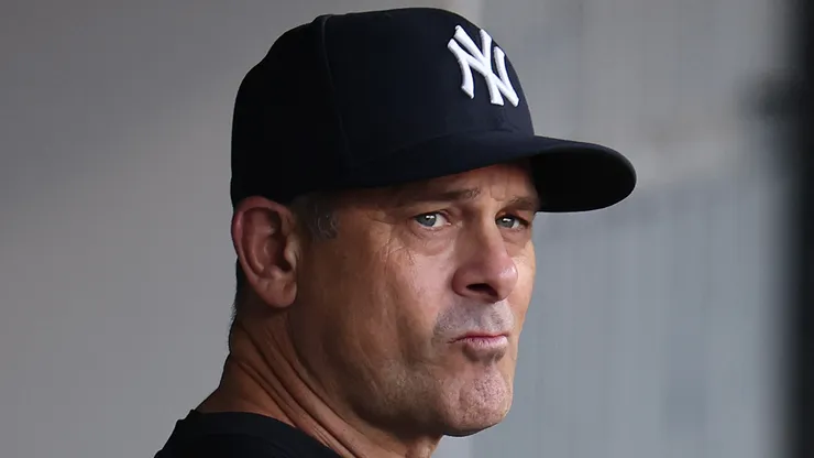 Aaron Boone #17 of the New York Yankees at Rate Field.