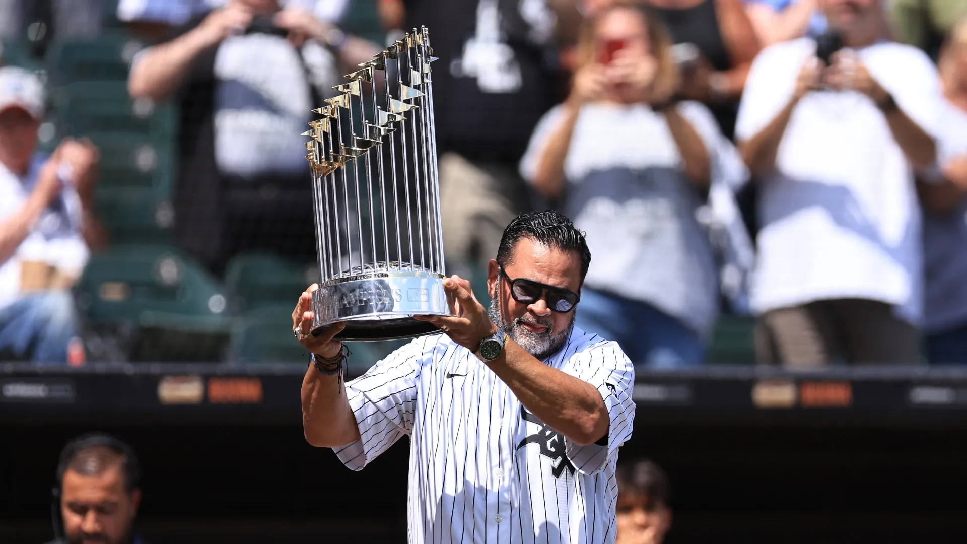 Ozzie Guillen with the Commissioner’s Trophy he helped win.