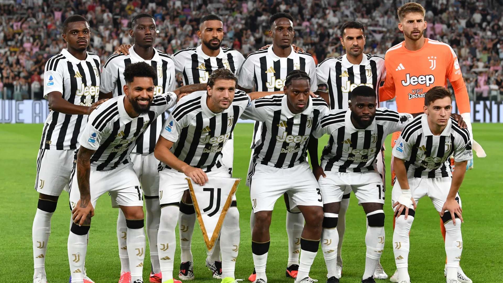 Players of Juventus pose for a team photograph before the Serie A match (Source: Valerio Pennicino/Getty Images)