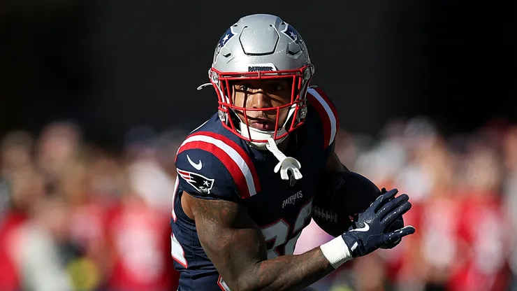 TreVeyon Henderson #32 of the New England Patriots.