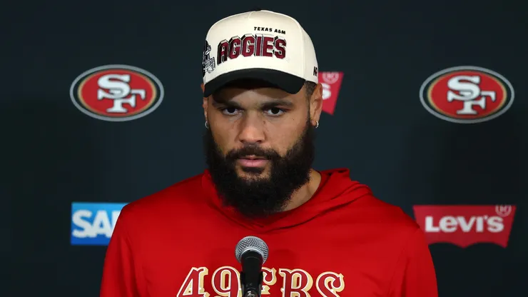 Mike Evans #5 of the San Francisco 49ers