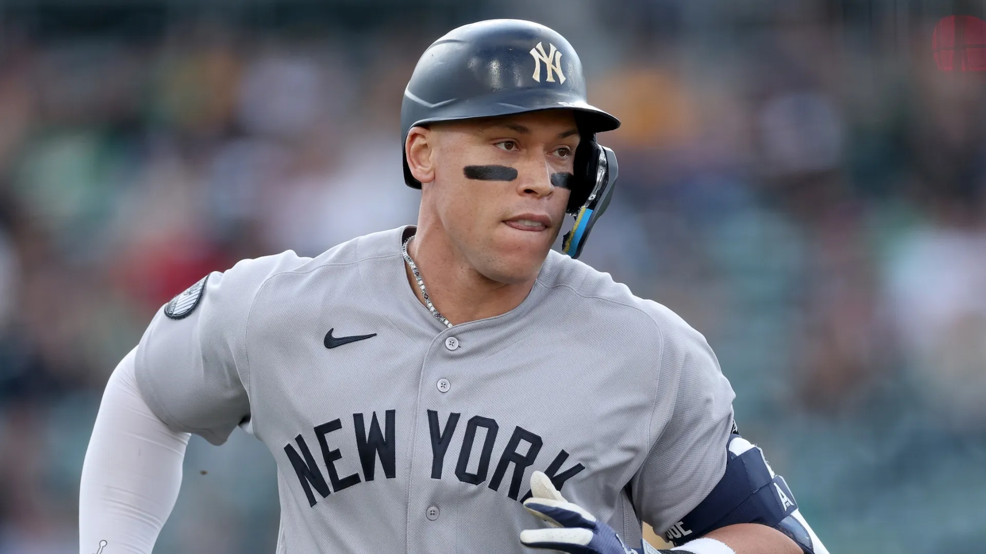 Aaron Judge running for bases