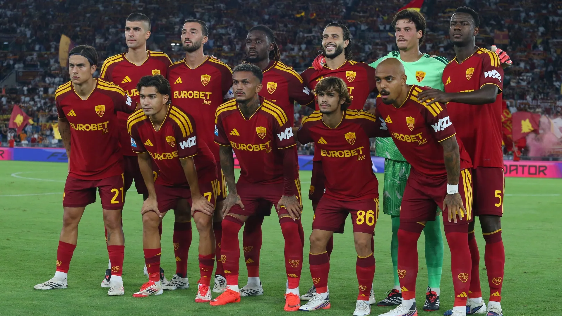 Roma players pose for a team photograph before during the Serie A match (Source: Paolo Bruno/Getty Images)