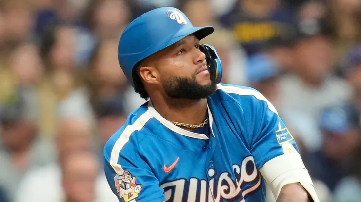 Jackson Chourio #11 of the Milwaukee Brewers hits an RBI.