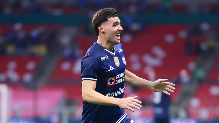 Jose Paradela of Cruz Azul.