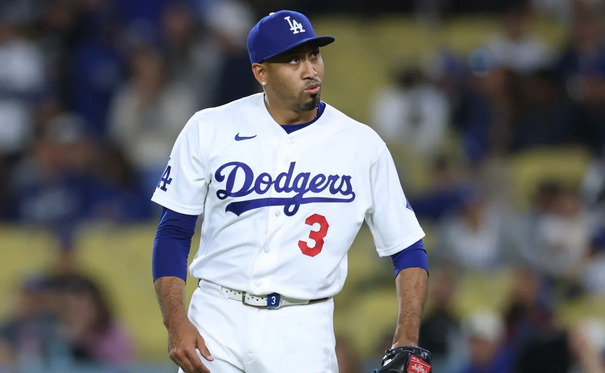 Dodgers' Dave Roberts puts pressure on Edwin Diaz ahead of October