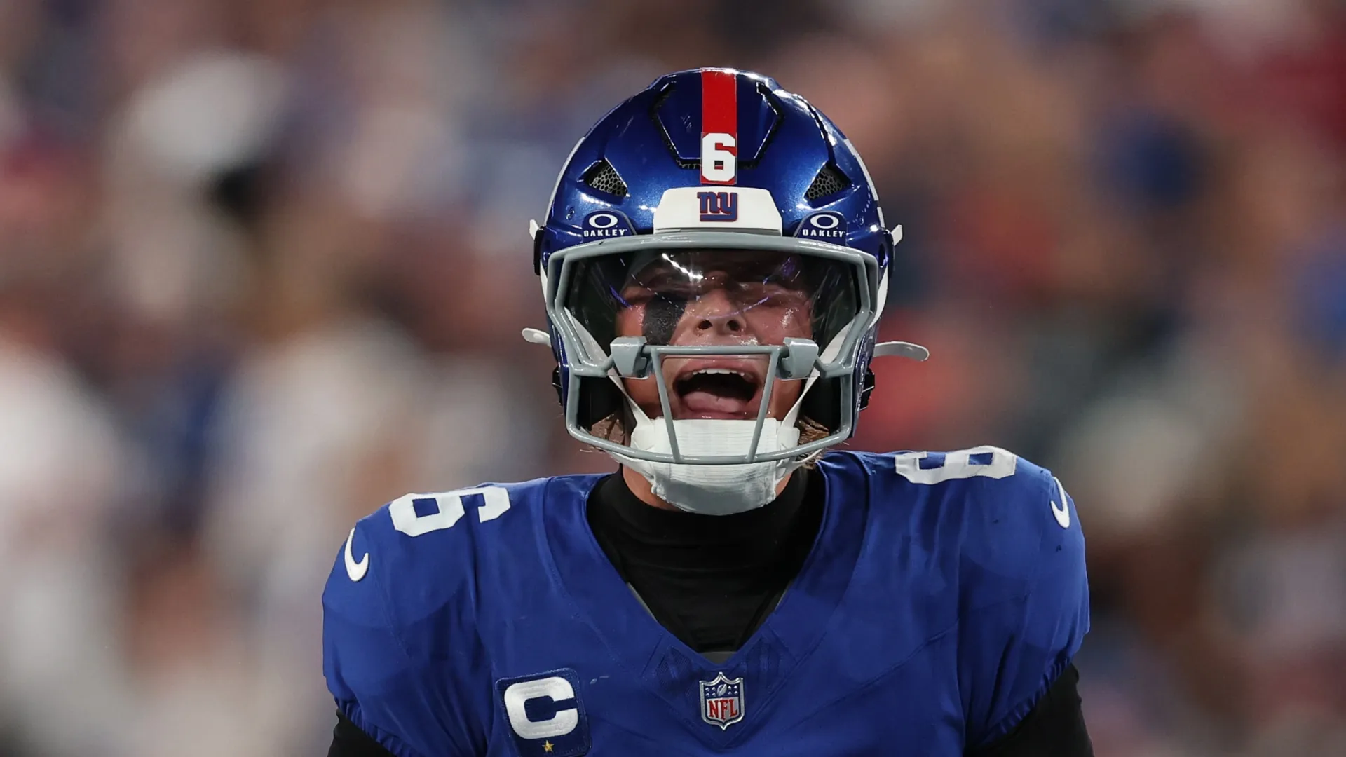 Jaxson Dart #6 of the New York Giants directs his team during the first quarter against the Dallas Cowboys at MetLife Stadium on September 13, 2026 in East Rutherford, New Jersey.