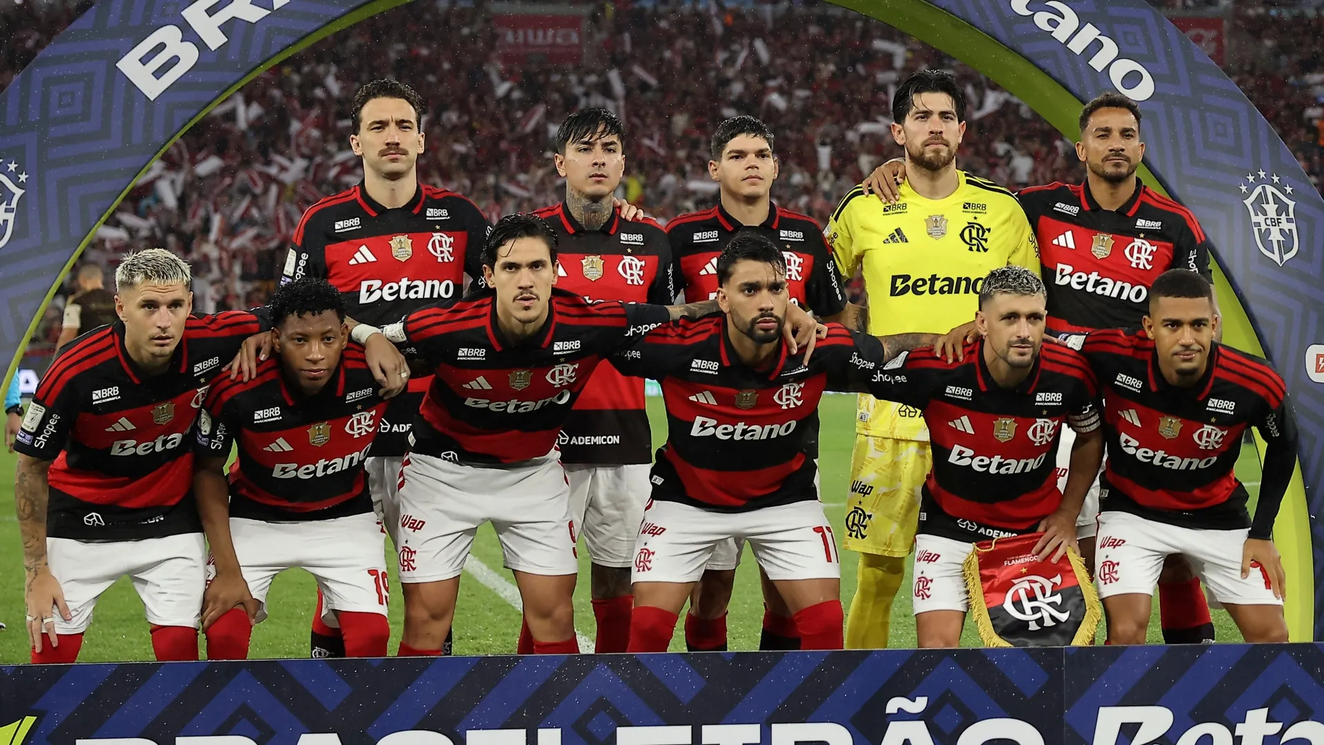 Flamengo players pose for photo prior to the Brasileirao 2026 27th-round match (Source: Wagner Meier/Getty Images)