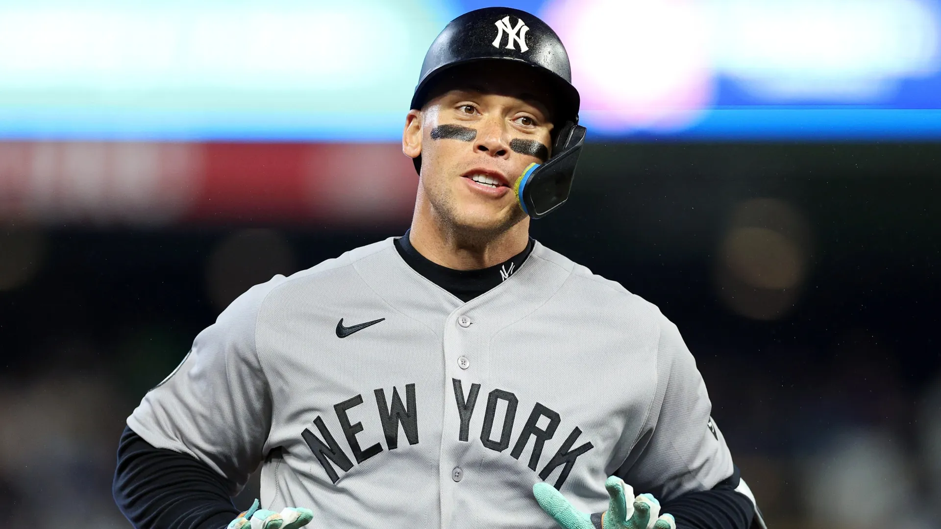Aaron Judge running for bases