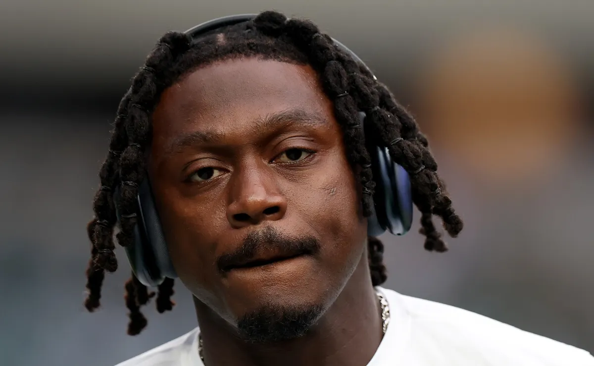 Why isn’t A.J. Brown playing today for Patriots vs Steelers in Week 2 of 2026 NFL season?