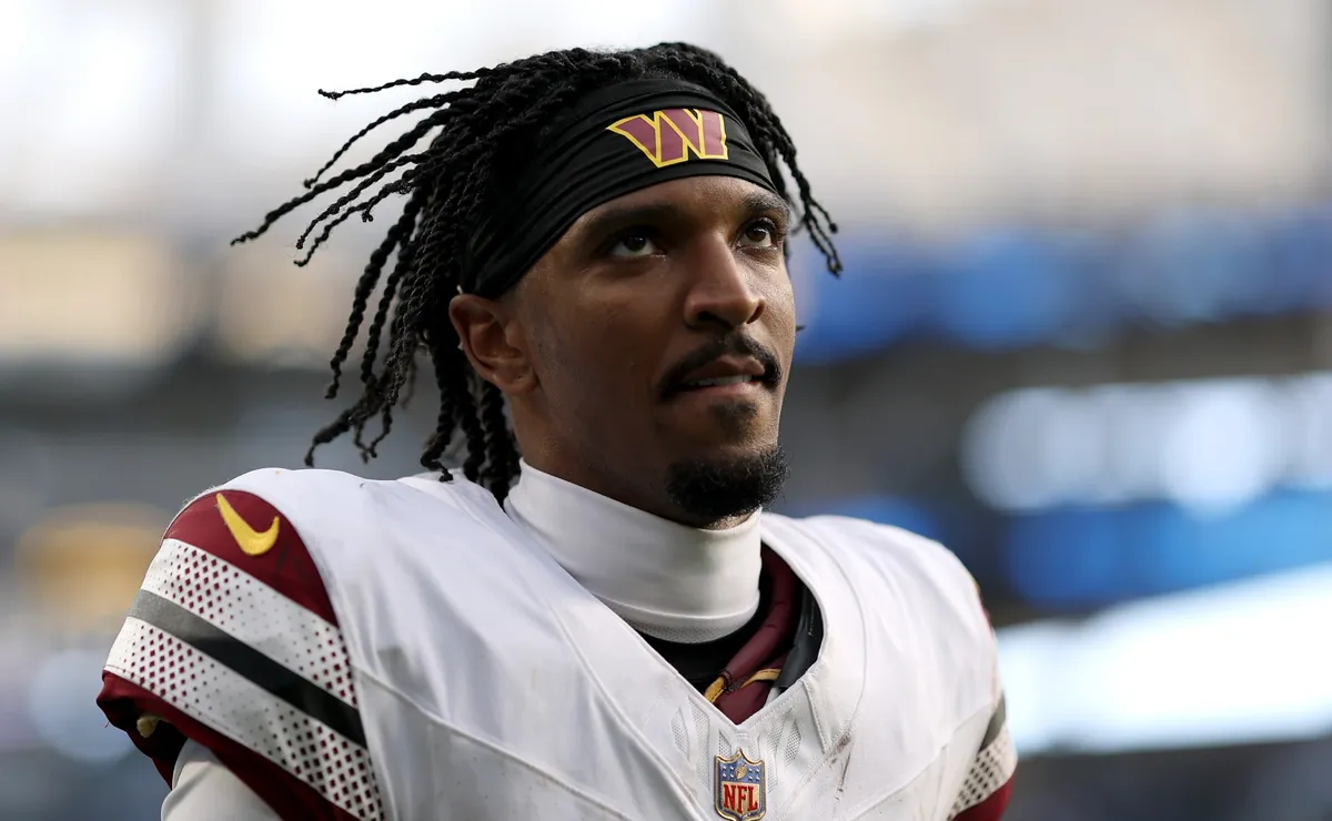 What happened to Jayden Daniels and who’s backup QB on Commanders depth chart vs Cowboys today?