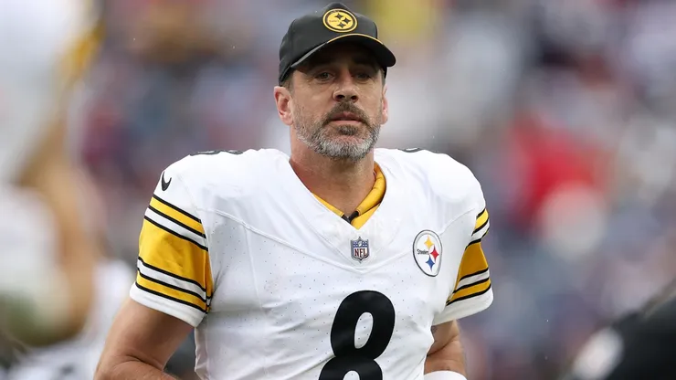 Aaron Rodgers #8 of the Pittsburgh Steelers runs onto the field.