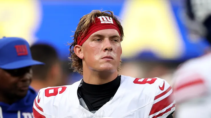 Jaxson Dart #6 of the New York Giants at SoFi Stadium in Inglewood, California.