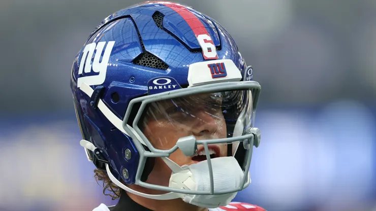 Jaxson Dart quarterback of the New York Giants