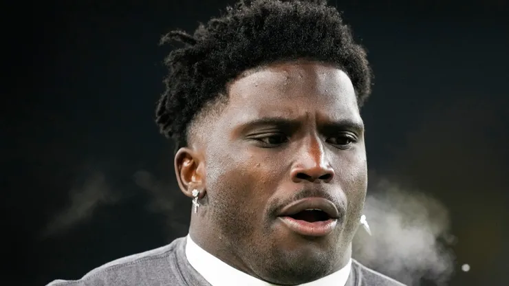 Tyreek Hill warming up prior to a game at Lambeau Field.