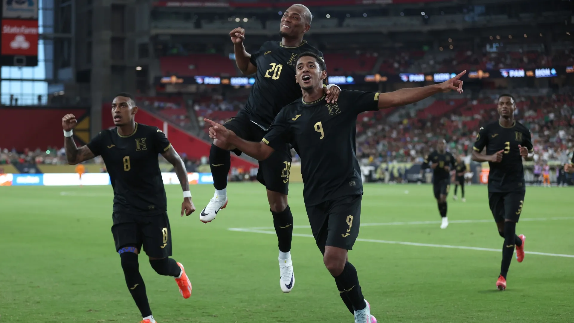 Anthony Lozano #9, Deybi Flores #20 and Joseph Rosales #8 of Honduras (Source: Jeremy Chen/Getty Images)
