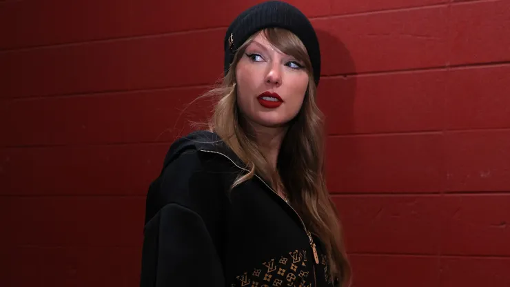 Taylor Swift arrives prior to the AFC Championship Game between the Buffalo Bills and Kansas City Chiefs.