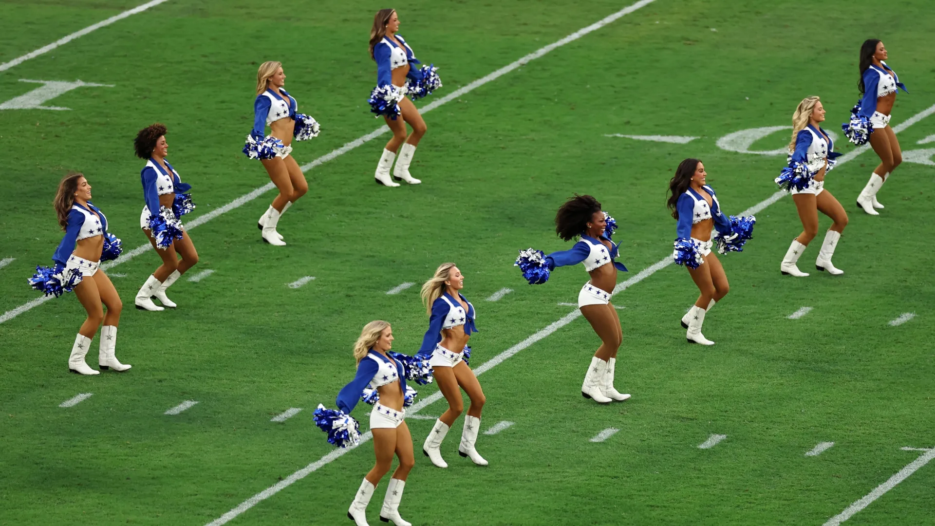 Dallas Cowboys Cheerleaders perform prior to the game against the Ravens in Brazil (Source: Buda Mendes/Getty Images)