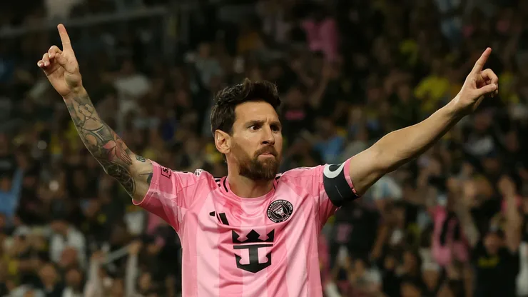Lionel Messi celebrates his 76th career free kick goal.