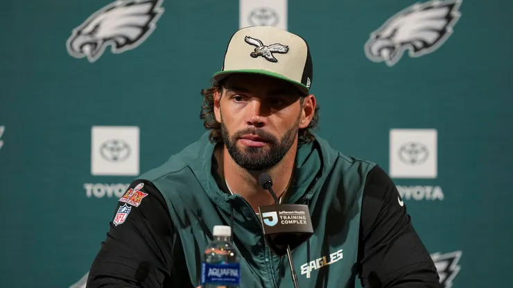 Dallas Goedert #88 of the Philadelphia Eagles