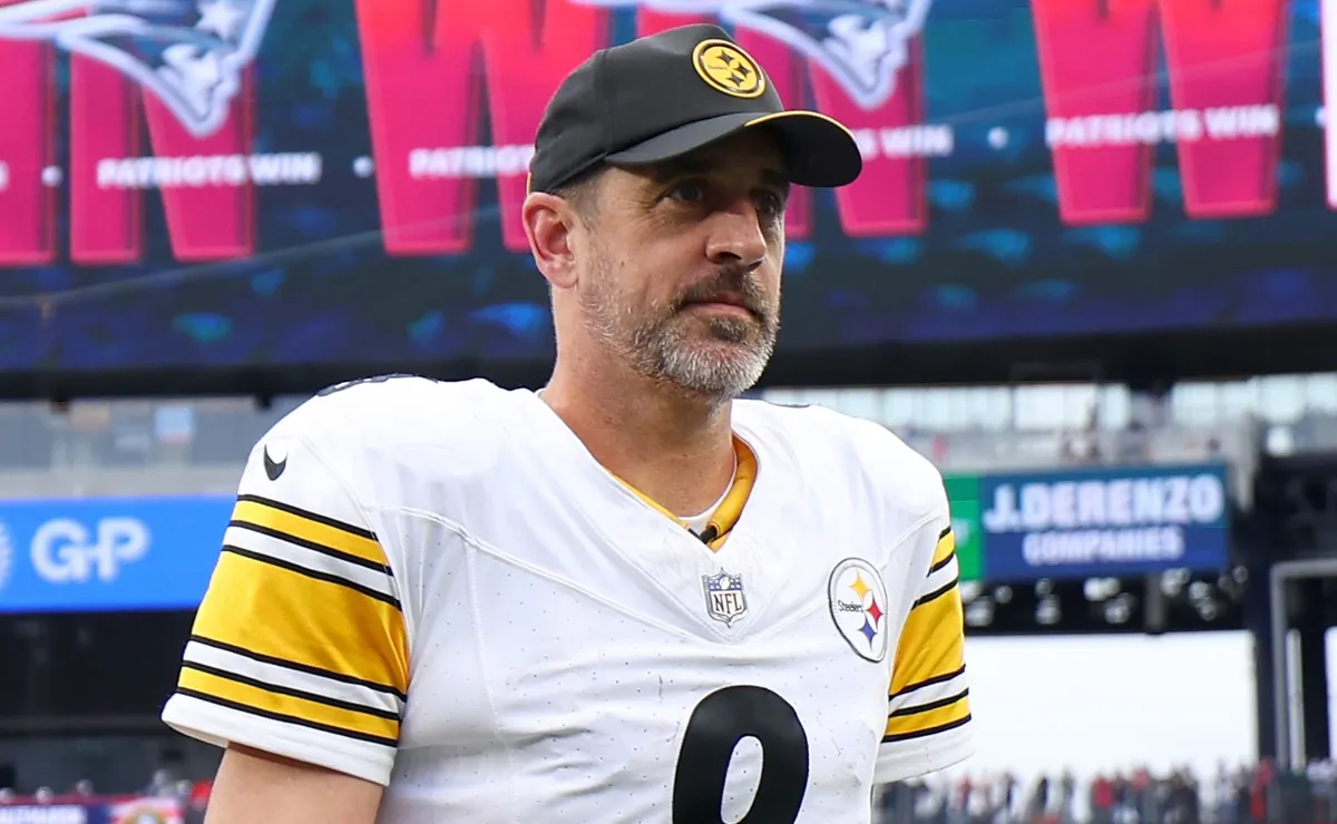 Starting and backup QBs on Browns vs Steelers depth charts today for ...