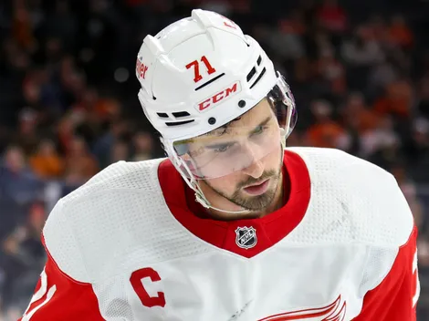 Red Wings' McLellan lashes out at Larkin amid trade drama